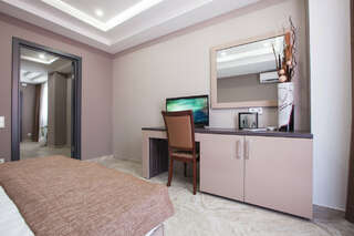 Гостиница Парк Авеню Кореиз Семейный номер с боковым видом на море-4