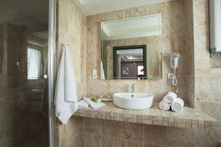 Гостиница Парк Авеню Кореиз Семейный номер с боковым видом на море-5