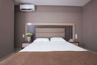 Гостиница Парк Авеню Кореиз Семейный номер с боковым видом на море-7