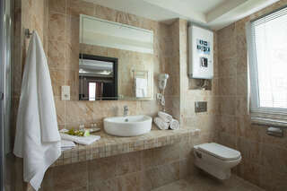 Гостиница Парк Авеню Кореиз Семейный номер с боковым видом на море-6